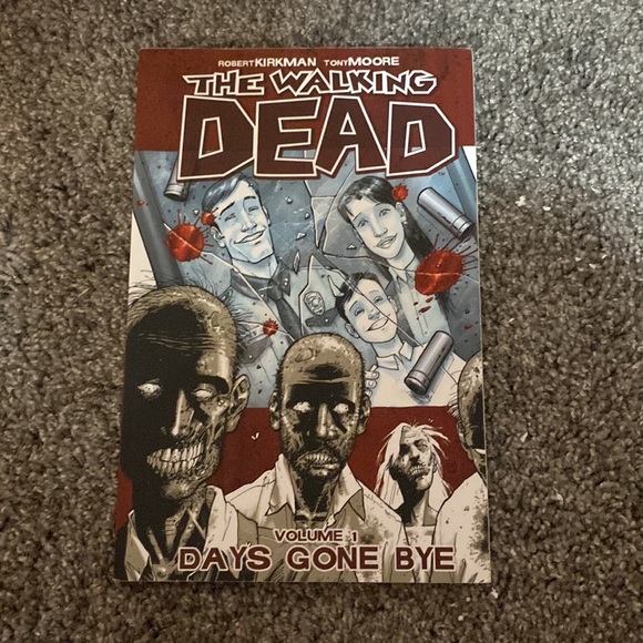 The Walking Dead - Volumes 1-4 - Picture 2 of 5